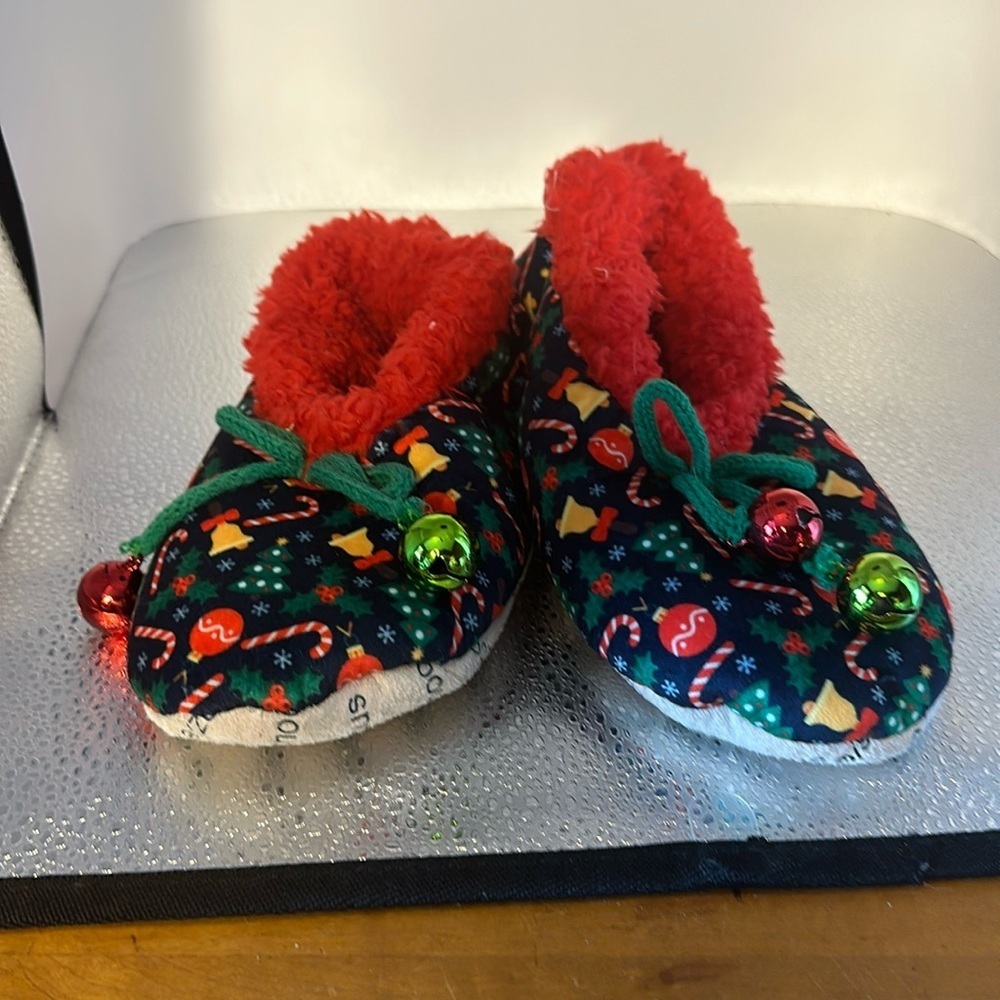 SNOOZIES children’s cozy slippers. New tags children’s medium size 2 to 3​​